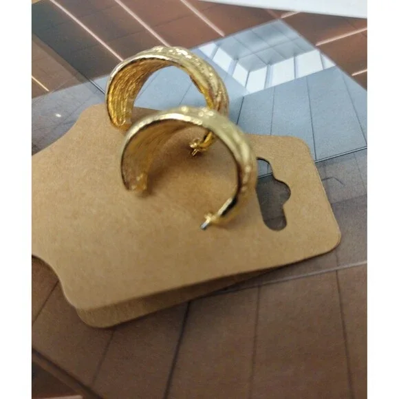 Thick, ridged gold tone hoop earrings - Picture 3 of 4